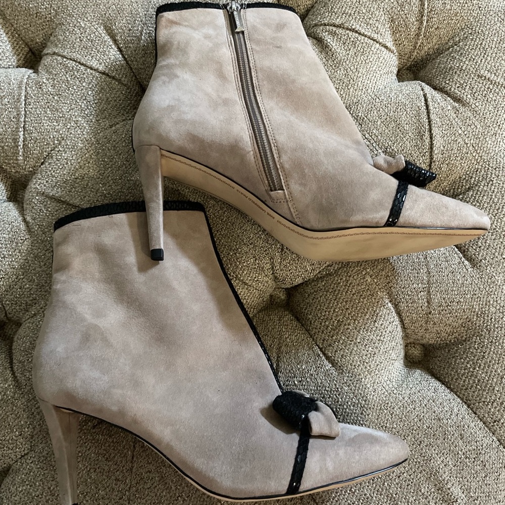 Neimus Marcus WOMENS boots size 8.5